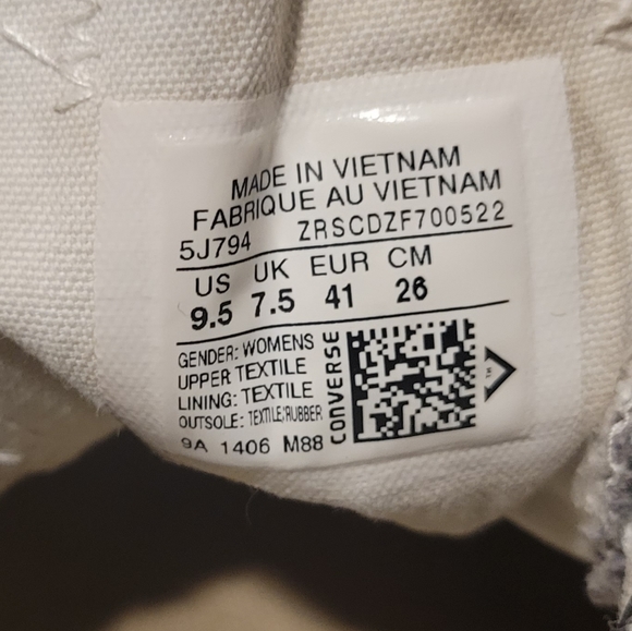 Hardly worn gray 9.5 Converse - Picture 10 of 10